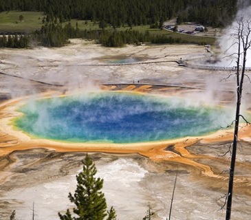 Prismatic pool Yellowstone N.P.
